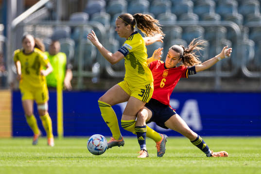 Athinna Persson Lundgren of Sweden and Ariadna Mingueza of