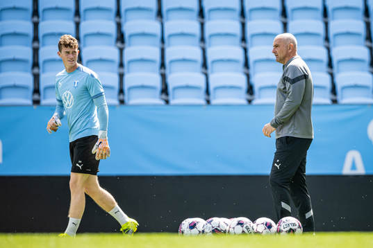 Målvakt Viktor Andersson och målvaktstränare Jonnie Fedel