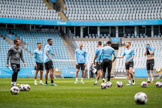 Spelarna samlas