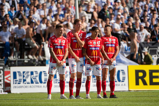 Degerfors Rasmus Örqvist, Adam Carlén, Diego Campos och Nikola Djurdjic står framför målet inför straffen