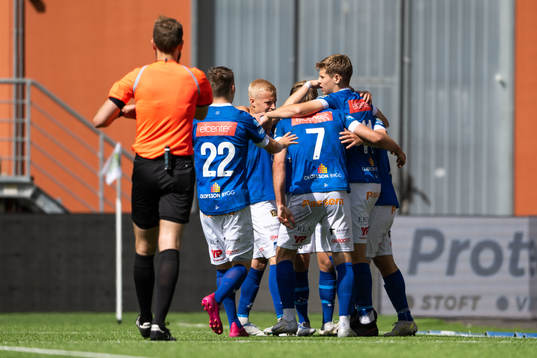 Norrbys spelare jublar efter 1-0 av Perparim Beqaj