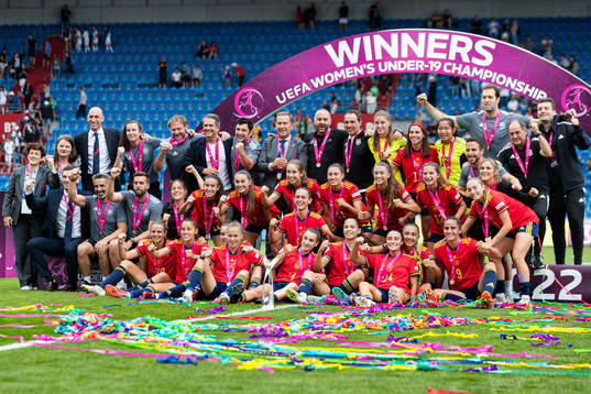 Players of Spain celebrate