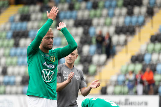 Jönköpings Sebastian Crona jublar