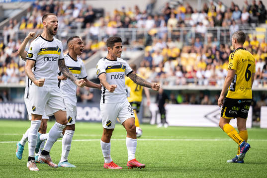 AIKs Alexander Milosevic, Bilal Hussein och Nicolas