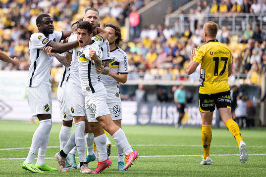 AIKs Nicolas Stefanelli jublar