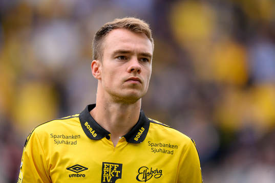 Elfsborgs Leo Väisänen vid lineup innan fotbollsmatchen i Allsvenskan mellan Elfsborg och AIK den 10 juli 2022 i Borås. 