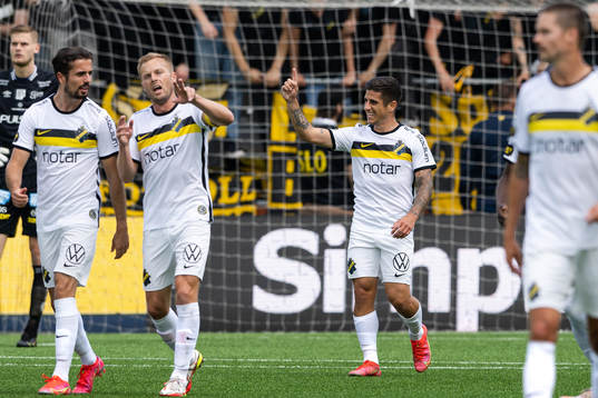 AIKs Nicolas Stefanelli jublar