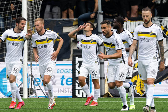 AIKs Nicolas Stefanelli jublar