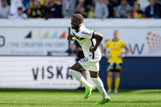 AIKs Benjamin Mbunga Kimpioka jublar efter 1-2 
