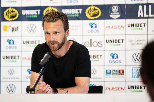 AIKs tränare Bartosz Grzelak