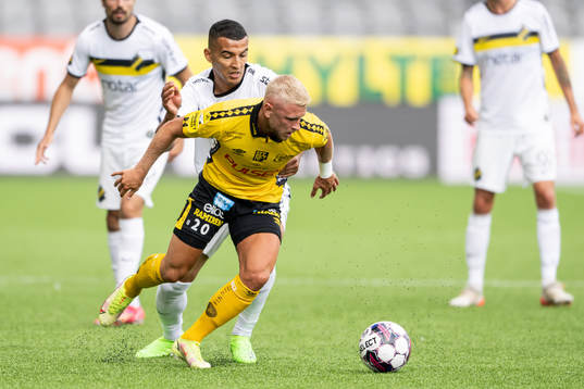 AIKs Nabil Bahoui och Elfsborgs Simon Strand