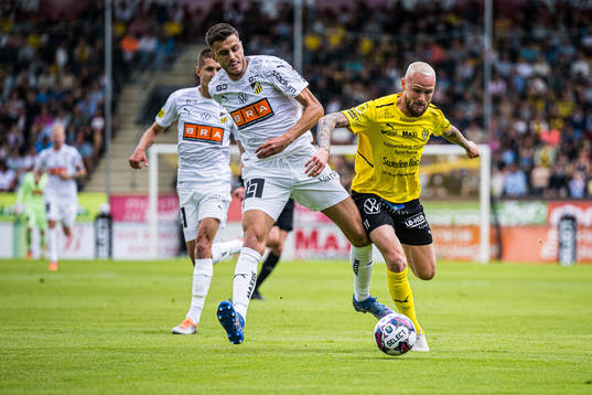 Mjällbys Albin Mörfelt och Häckens Alexander Jeremejeff
