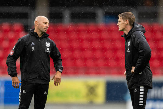 Kalmars assisterande tränare Stefan Larsson och Rasmus Elm