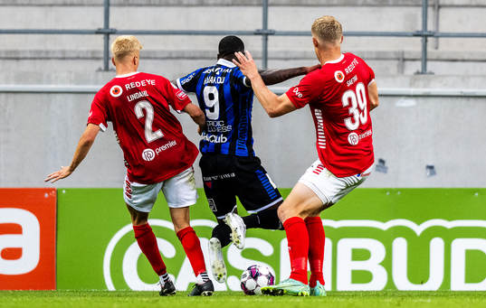 Kalmars Axel Lindahl och Lars Sætra samt Sirius Christian Kouakou