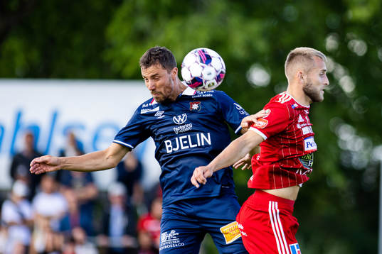 Örgrytes Jonathan Azulay och Skövde AIKs Jack Cooper Lover