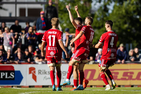 Skövde AIKs Yoann Fellrath jublar efter 2-0 mål
