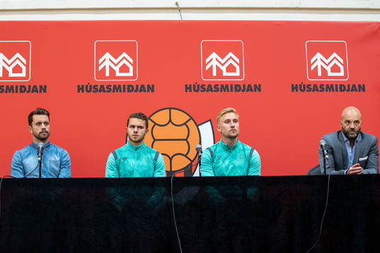 Kari Arnason, head of sports, Julius Magnusson, Peter Oliver Ekroth and Arnar Bergmann Gunnlaugsson, head coach of Vikingur