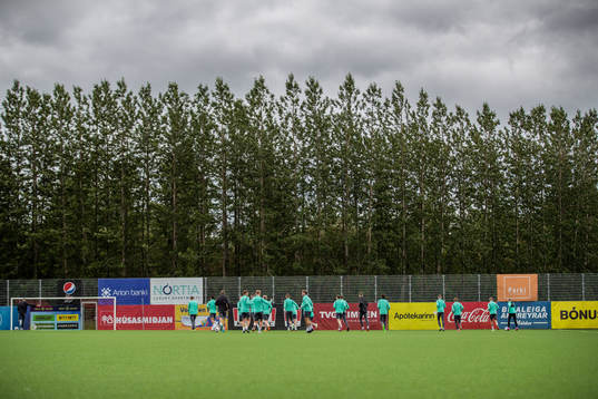 Players of Vikingur warms up