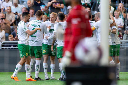Hammarbys spelare jublar efter 2-0 av Bjørn Paulsen