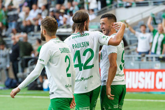 Hammarbys Bjørn Paulsen och Astrit Selmani jublar