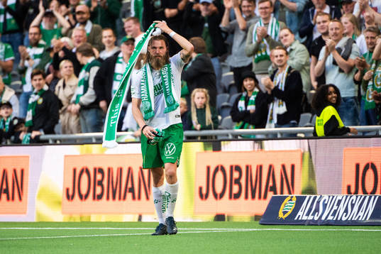 Hammarbys Bjørn Paulsen tackas av