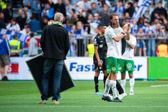 Hammarbys Bjørn Paulsen tackas av