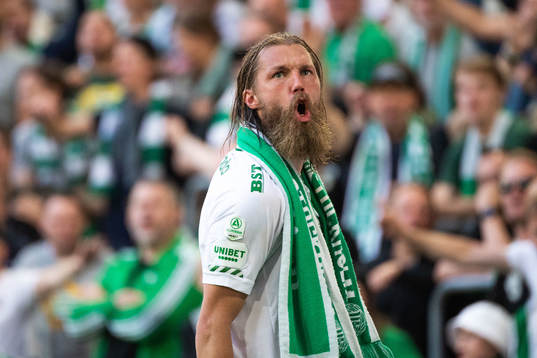 Hammarbys Bjørn Paulsen tackas av