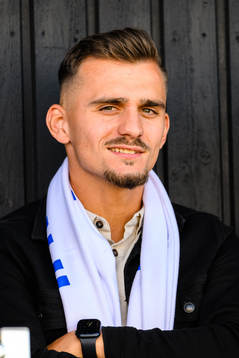 Värnamos nyförvärv Ajdin Zeljkovic på läktaren