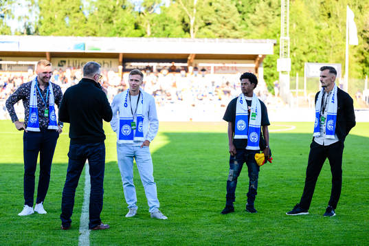 Värnamos sportchef Enes Ahmetovic, Albin Lohikangas, Frank Junior Adjei och Ajdin Zeljkovic