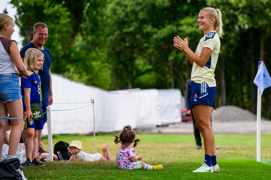 Amanda Nilden speaks to family members of the Swedish women's national football team at a training session