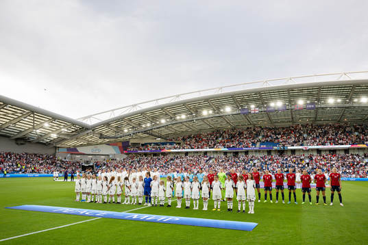 Players of England and Norway