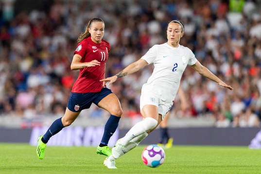 Guro Reiten of Norway and Lucy Bronze of England