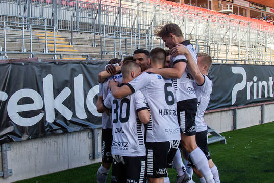 Örebros Erik Björndahl jublar efter 1-0