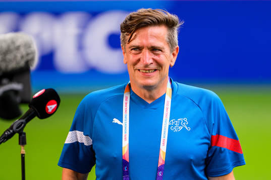 Head coach Nils Nielsen of the Swiss women's national football team ahead of a training session
