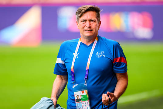 Head coach Nils Nielsen of the Swiss women's national football team ahead of a training session