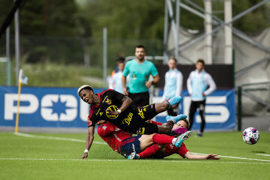 Östersunds Chovanie Amatkarijo mot Östers Alex Thor