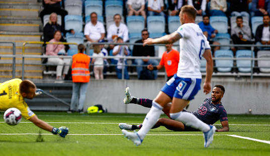 Mål 0-2 av Malmö FFs Isaac Kiese Thelin förbi IFK