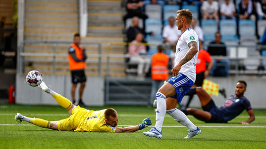 Mål 0-2 av Malmö FFs Isaac Kiese Thelin förbi IFK