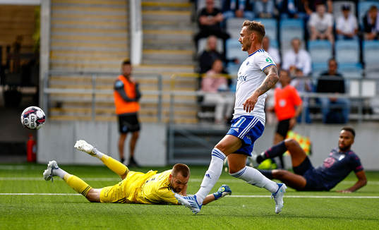 Mål 0-2 av Malmö FFs Isaac Kiese Thelin förbi IFK
