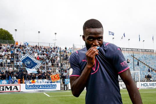 Malmö FFs Mahame Siby jublar