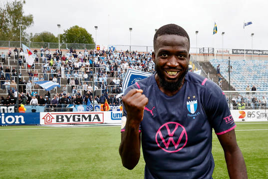 Malmö FFs Mahame Siby jublar