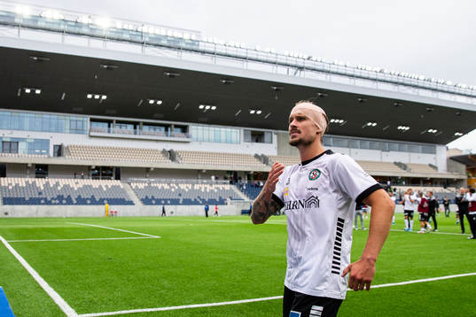 Örebros Daniel Björnkvist jublar