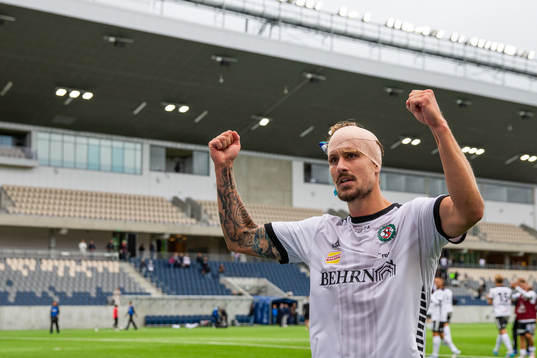 Örebros Daniel Björnkvist jublar