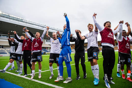 Örebros spelare jublar