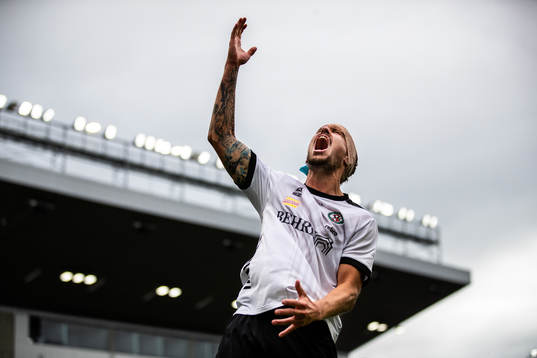 Örebros Daniel Björnkvist jublar