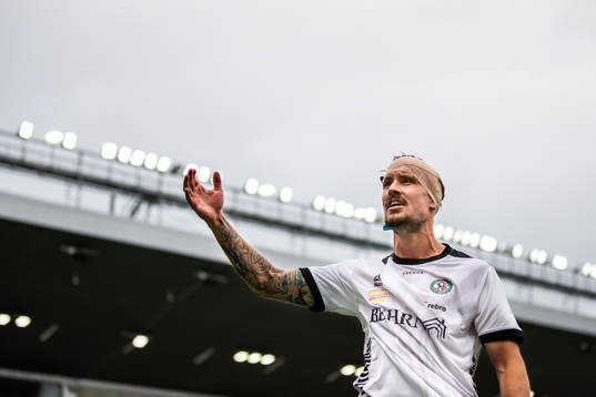 Örebros Daniel Björnkvist jublar