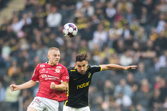 Kalmars Isak Jansson och AIKs Sotirios Papagiannopoulos