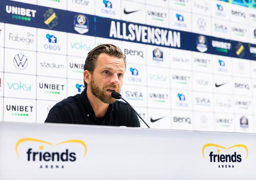 s tränare Bartosz Grzelak på presskonferensen efter fotbollsmatchen i Allsvenskan mellan AIK och Kalmar den 17 juli 2022 i Stockholm. 