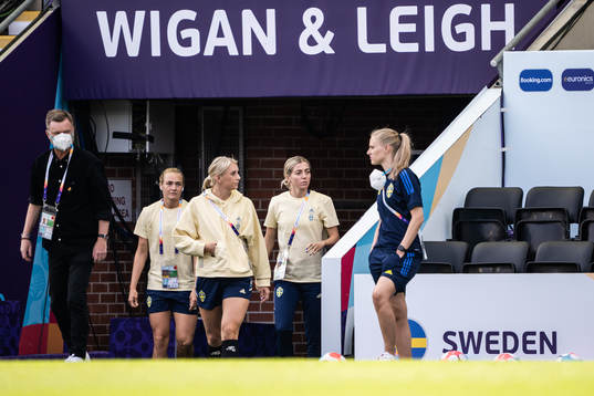 Peter Gerhardsson, head coach, Magdalena Eriksson, Stina Blackstenius and Linda Sembrant of Sweden ahead of