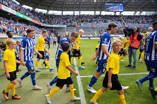 Lagen på väg in för line up innan fotbollsmatchen i Allsvenskan mellan IFK Göteborg och Mjällby den 17 juli 2022 i Göteborg. 